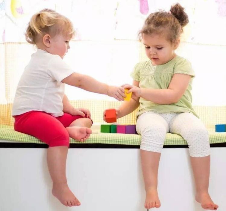 张一山对和杨紫谈恋爱的看法,张一山和杨紫将如何面对一纸婚约