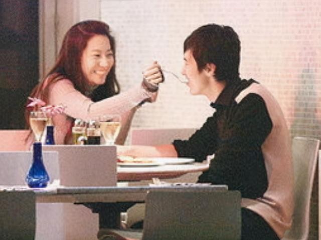 “名媛”汪圆圆，被母亲送进豪门，3年生3娃稳握继承权