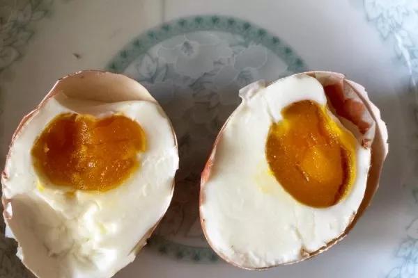 腌鸡蛋制作简单方法视频,腌鸡蛋的做法简单又好吃