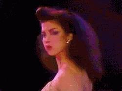 女生剪了短发后悔了怎么安慰,剪完短发后悔了怎么办女生