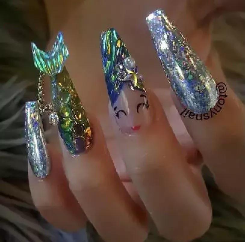 美甲师在吗？我被丑得睡不着觉