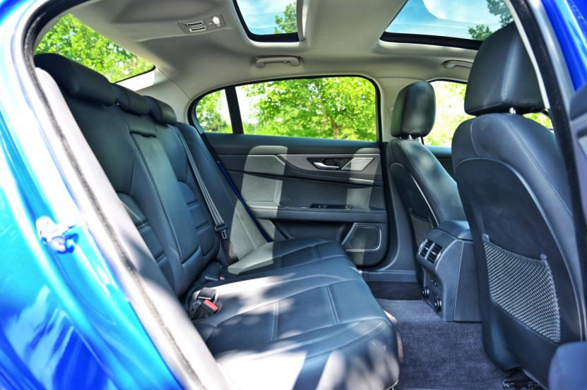 捷豹xel车门英伦气息,20年捷豹xel英伦绿