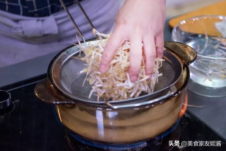 越南牛肉河粉汤底简易做法,越南牛肉河粉怎么做才好吃视频