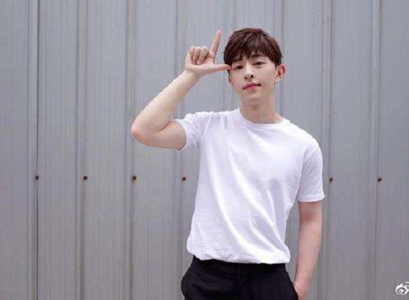 一边大牌一边微商？邓伦会用哪个？