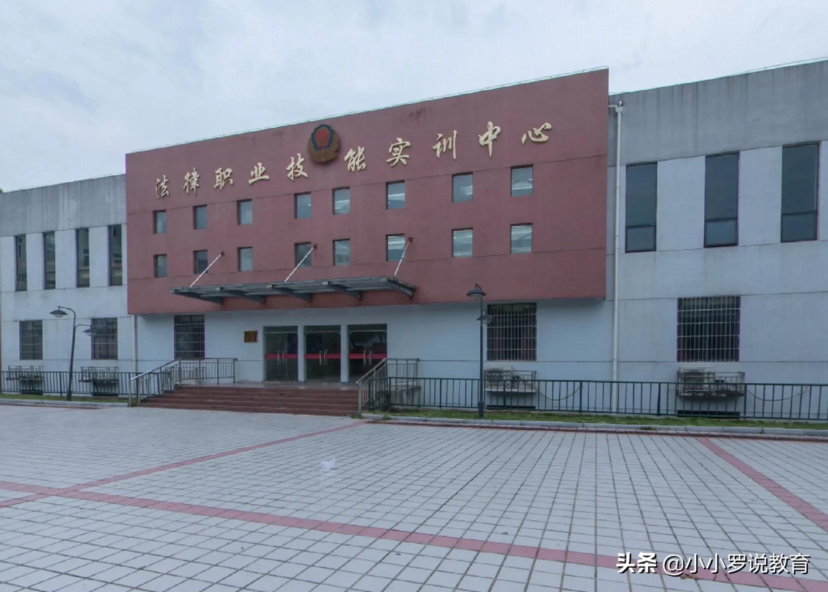 这所大学是江西唯一一所政法类大专院校,毕业生有机会去监狱工作