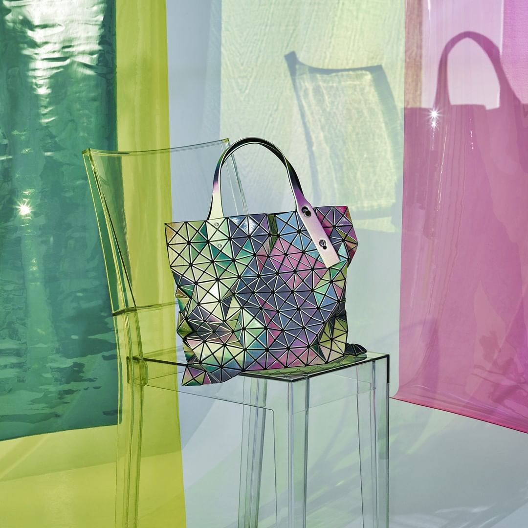 三宅一生的香水与包包，都没有易烊千玺身穿的三宅一生衬衣火！