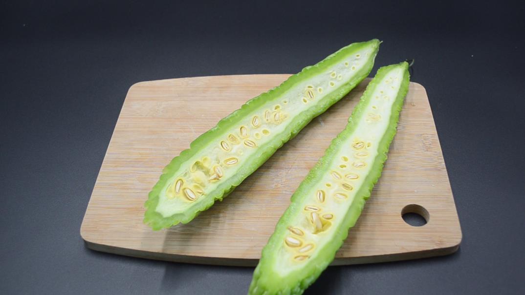 苦瓜太苦了教你一招快速去除苦味,苦瓜太苦怎样去除黄瓜的苦味