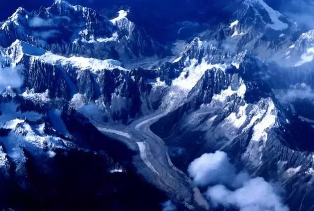 世界上海拔最高的公路！中国最神奇的天路！比川藏线还险10倍！