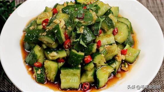 为什么饭店的拌黄瓜那么好吃？原来做法这么简单，学会过年露一手