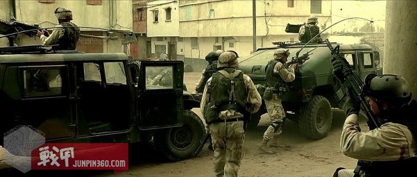 美国黑鹰战机坠落视频,十部顶级战争大片黑鹰坠落