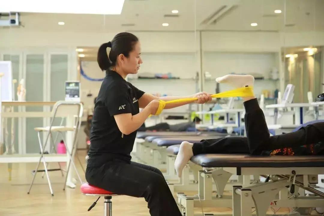 久坐后大腿肌肉酸疼使不上劲,久坐了腿部肌肉酸痛