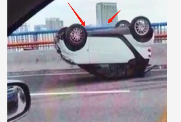 高速偶遇mini,高速偶遇奔驰v260l