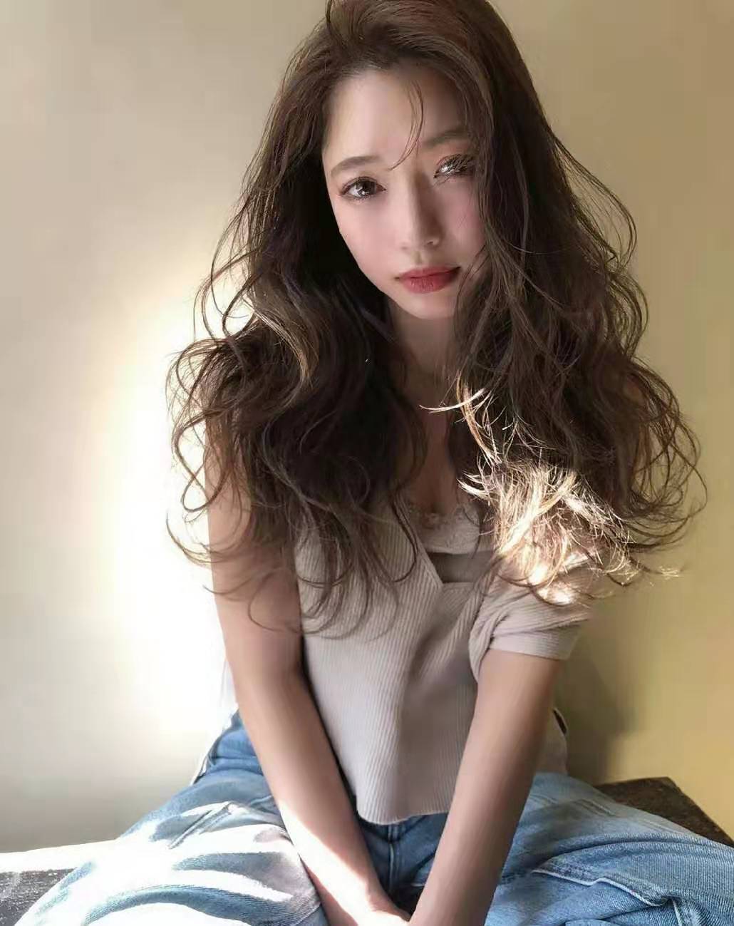 圆脸适合的短发发型烫发免打理,45岁减龄烫发发型免打理