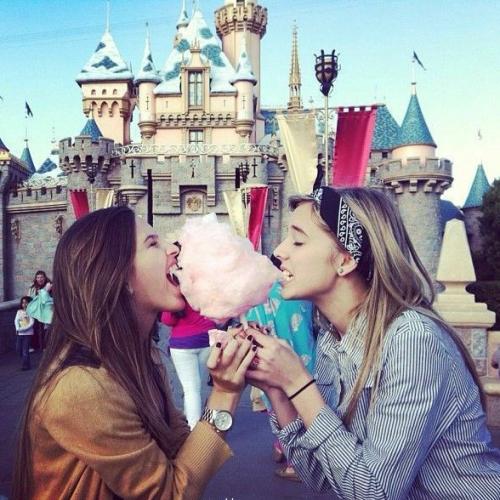 为了阻止闺蜜“自杀”，我们反而成了塑料姐妹花