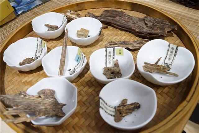 沉香粉的正宗做法,沉香粉使用方法中药