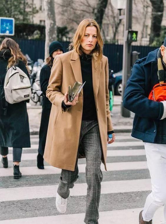驼色大衣配色法则教你穿出高级感,暖驼色搭驼色大衣好看吗