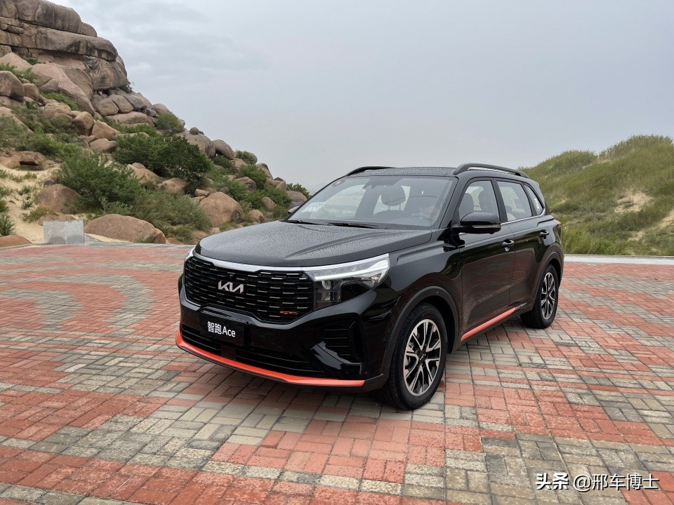 深度测评起亚智跑Ace,脱下工作服换上时装