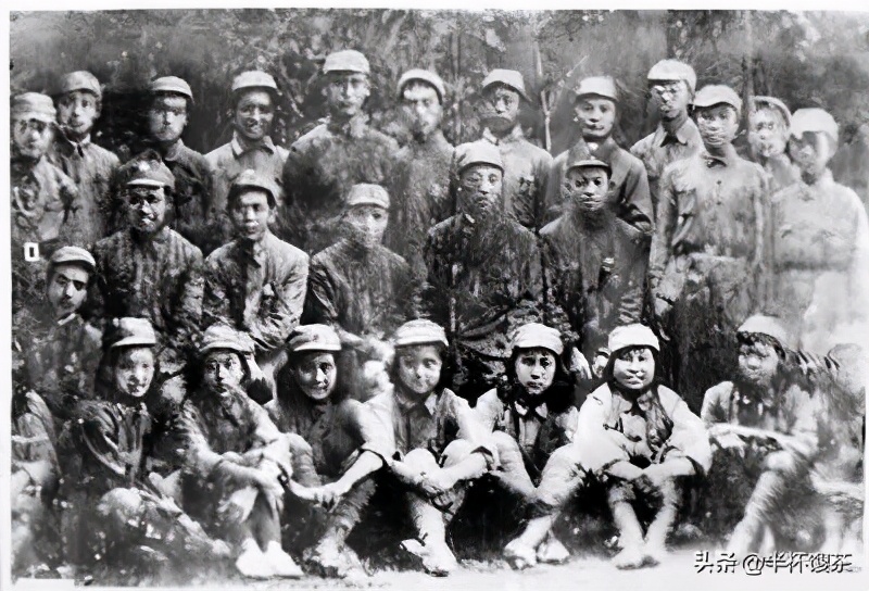 「说谍」战火青春，新四军少女电台力挽狂澜，真女兵绝不搔首弄姿