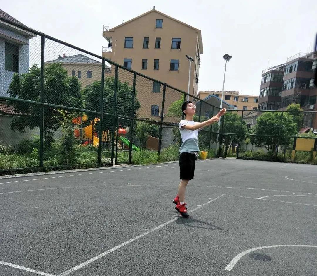 一个北大一个清华金榜题名,一个北大一个杭州美术学院