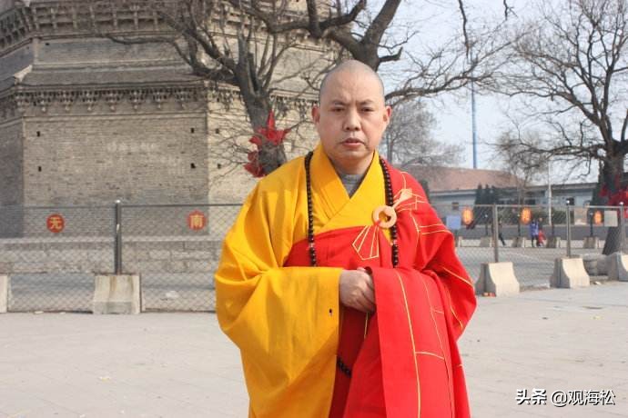 从容游走尘世间的“高僧”：入世度人，书画朴实无华，也引来争议