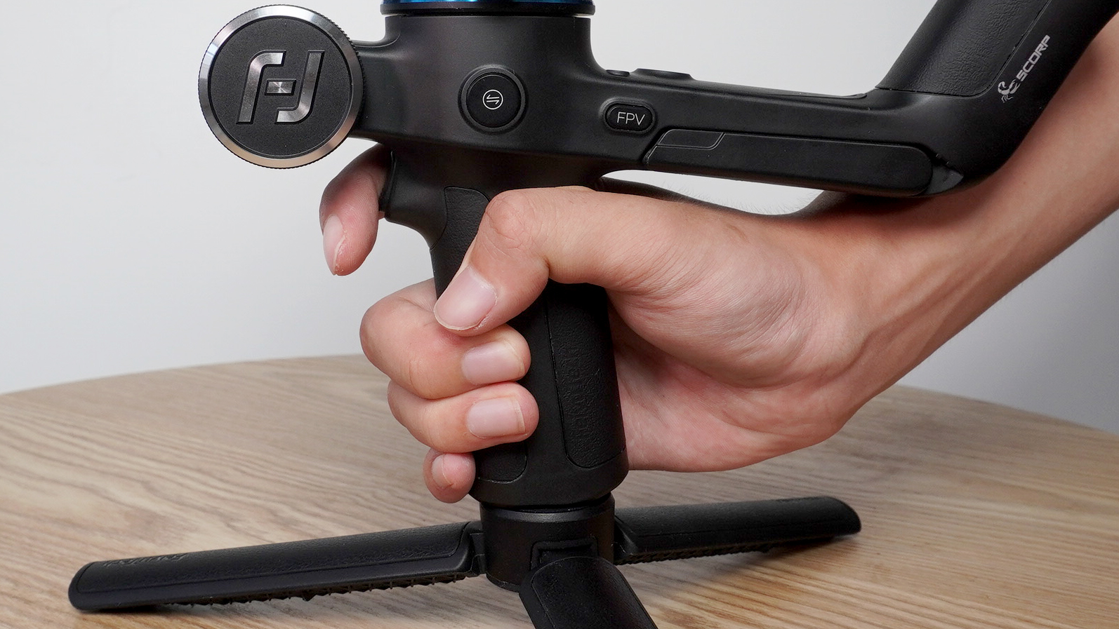 飞宇蝎子scorppro稳定器值得入手吗,飞宇scorpc稳定器和蝎子mini区别