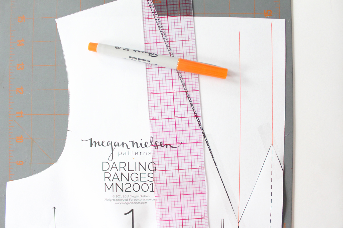 一字连衣裙领口大了怎么改小窍门,裙子的领口大怎么更改好看