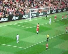 曼联老队长揭吃鸟粪开光真相,老婆孩子都嘲笑他!自曝曾拒利物浦