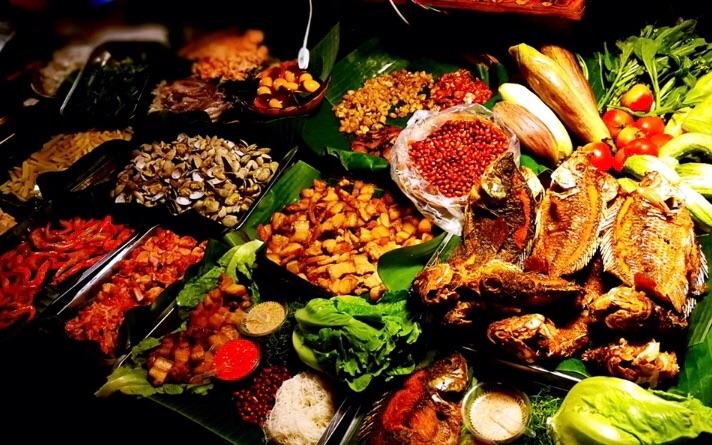 大连小哥毕业经营小吃摊，攒钱开店后，老顾客跟着找过来