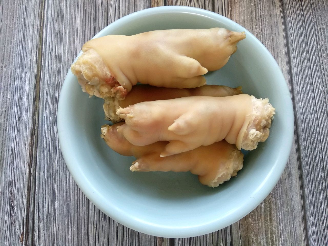 好吃又划算的酱卤猪蹄软糯q弹,皮开肉绽这道菜