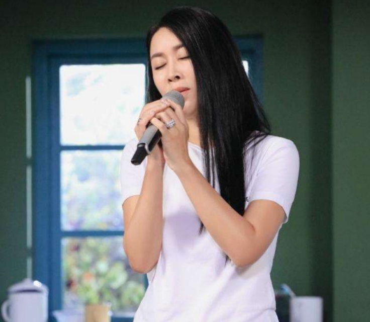 一个被“足球坏小子”征服的女人，未婚生子，后来怎么样了？