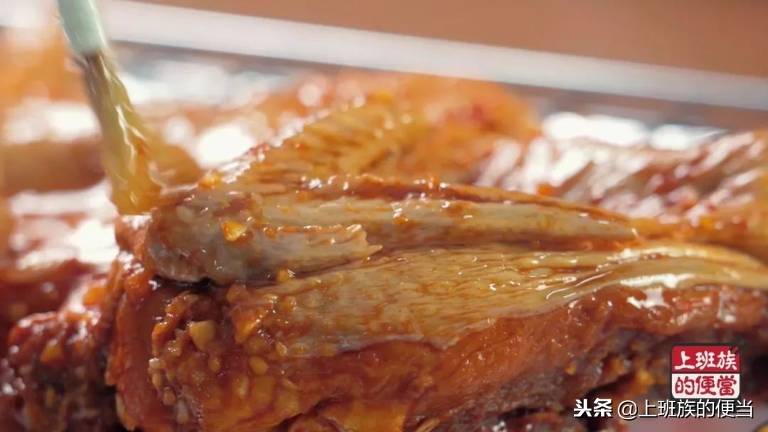 外焦里嫩的烤鸡怎么做,烤箱烤鸡怎么做到外焦里嫩