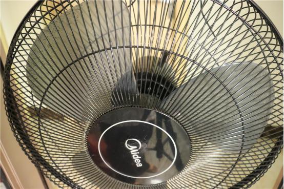 怎样把风扇的灰尘擦掉,怎么把电风扇上的垃圾清除掉
