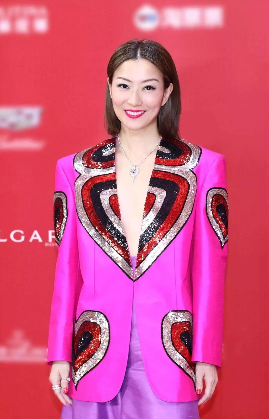 郑秀文李嘉欣,郑秀文杨千嬅对比照林忆莲