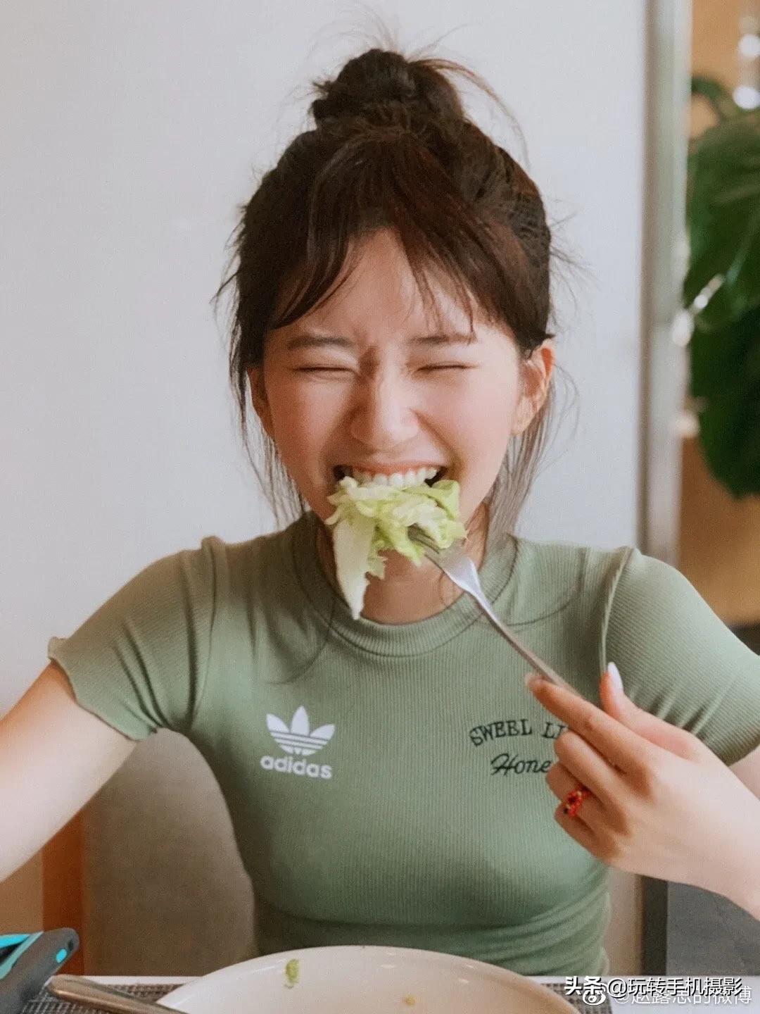 跟着赵露思学发抖音,和赵露思学拍照姿势