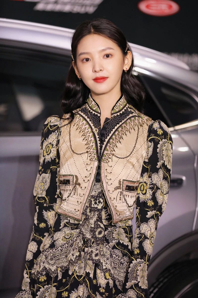 马甲搭毛衣连衣裙百搭,马甲毛衣穿搭连衣裙