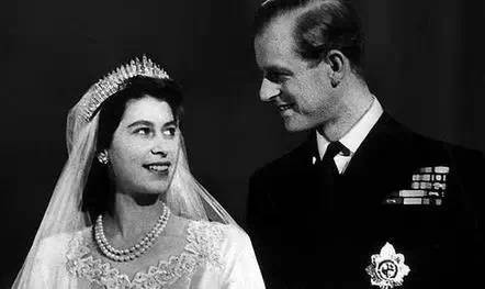 戴上珍珠发夹就是小仙女,当女人戴上眼镜