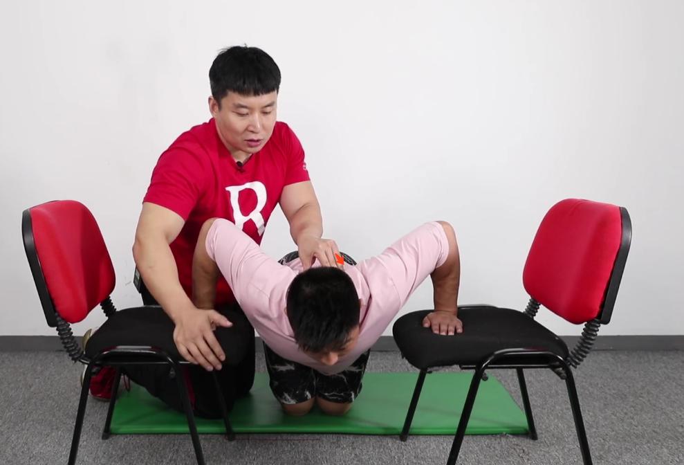 发育期胸一边大小不一样怎么矫正,女生胸一边大小不一样怎么矫正