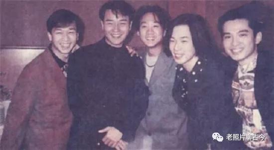 黄家驹罕见的老照片，图4与兄弟登长城，图7是他深爱过的女人