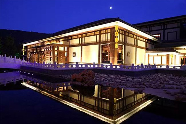 大连鲁能温泉和汤景泽温泉哪个好,大连温泉酒店房间带温泉池