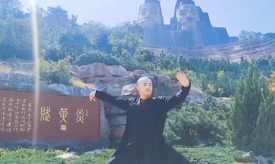 李景亮如何回复一龙的挑衅,一龙真的不敢和李景亮打吗