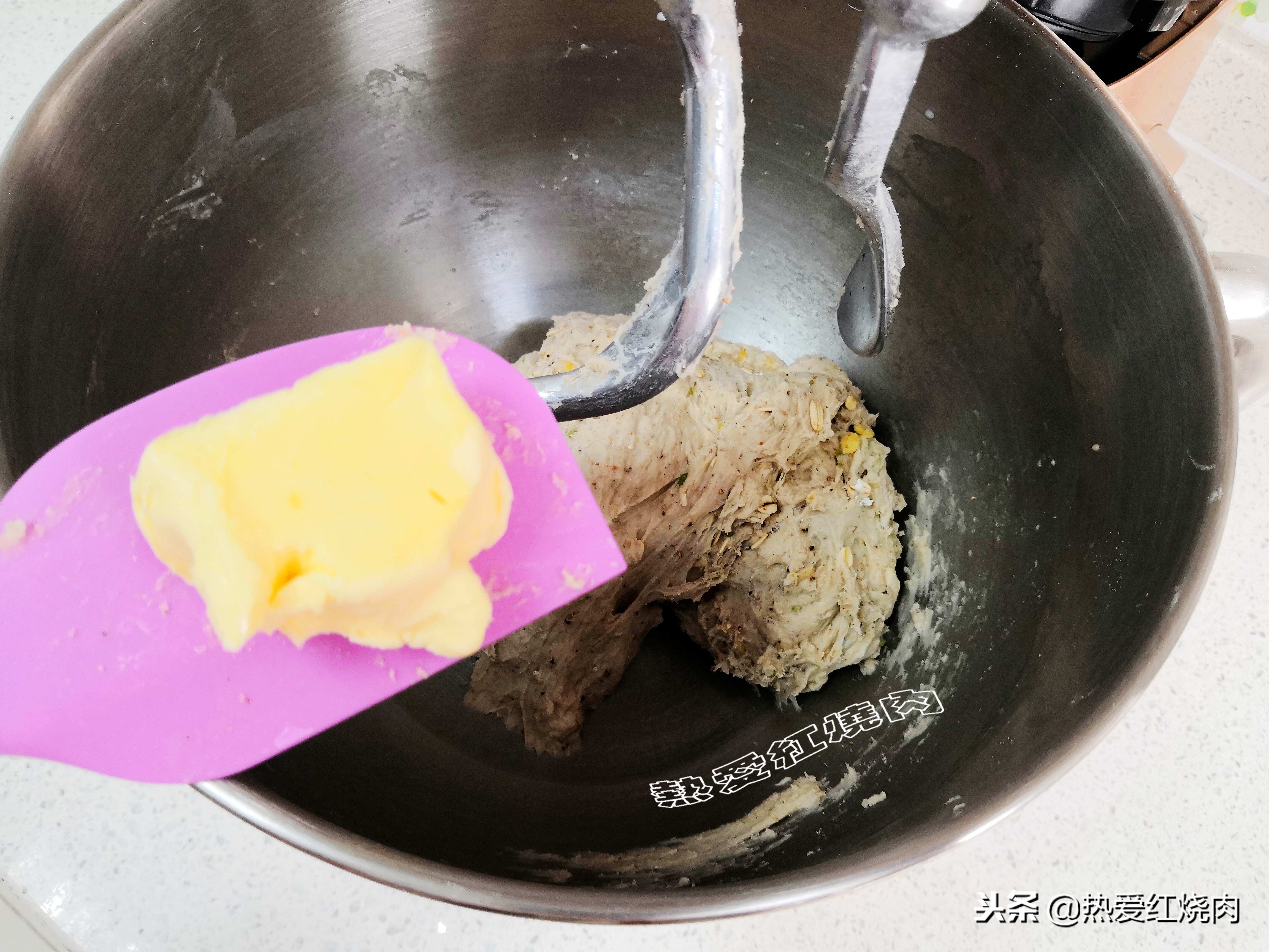 不用揉出膜的黑芝麻面包做法,不用揉出膜的粗粮面包做法