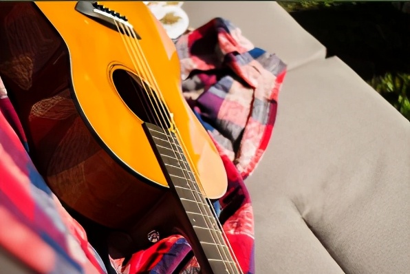 don吉他和雅马哈吉他哪个好,雅马哈可以自弹的钢琴