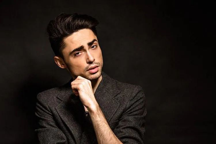 怎么拍出背景是黑色的人物照片,苹果手机如何拍出黑色背景照片