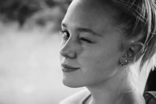 这个英国小姐姐靠给中国人取英文名赚30万镑