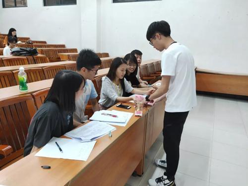 养废一个男孩只需三步,养废一个儿子有多简单