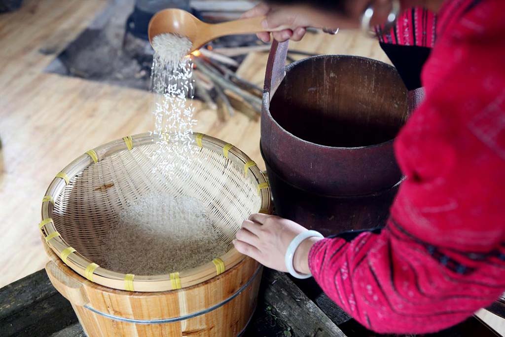 木地板怎样拖地干净又亮不沾灰尘,拖地学会家里地板一尘不染