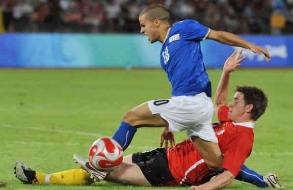 足坛火爆冲突,足坛11个暴力冲突瞬间