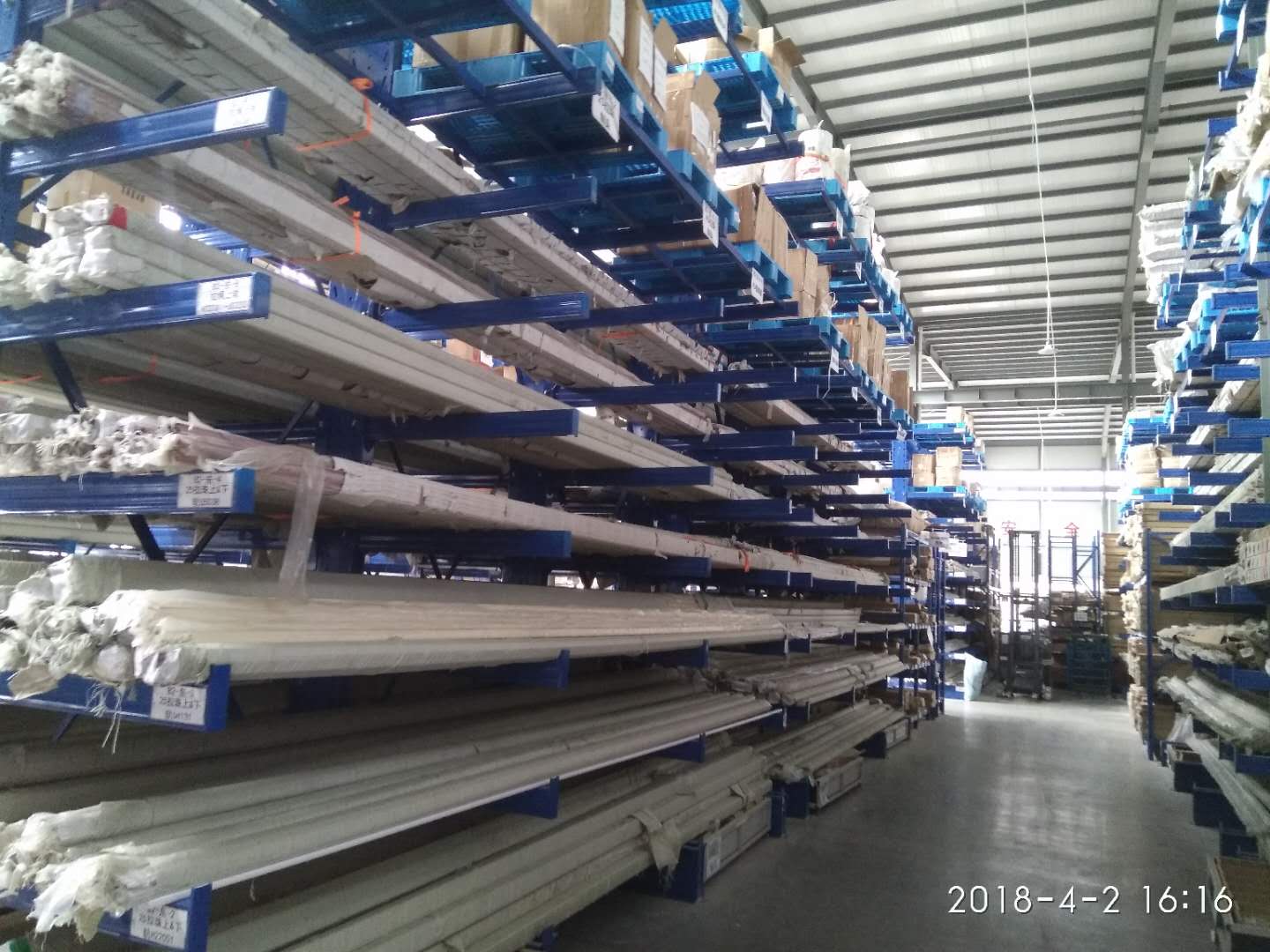 存放圆钢专用货架,悬臂式货架规格型号