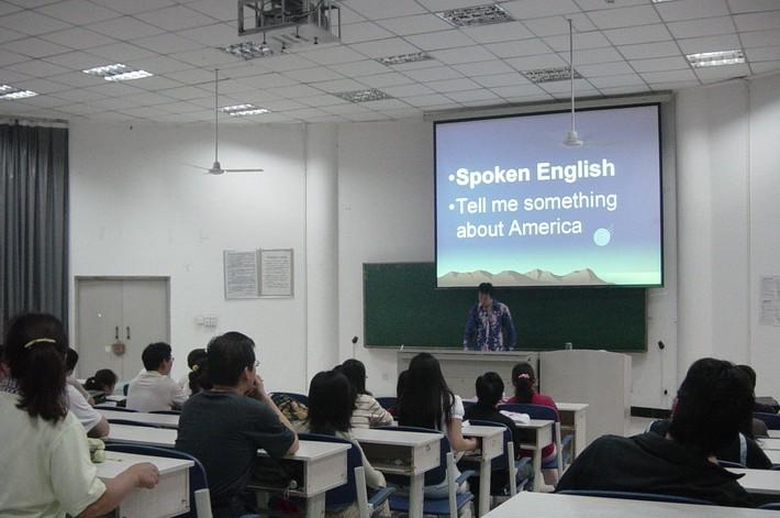 如何让多媒体与课堂教学有效结合,传统教学与多媒体教学利与弊