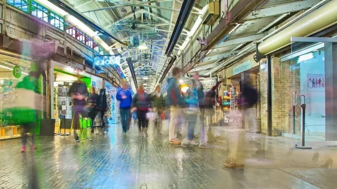 去年520我6小时花了一万三，中国情侣过节为什么这么能花钱？